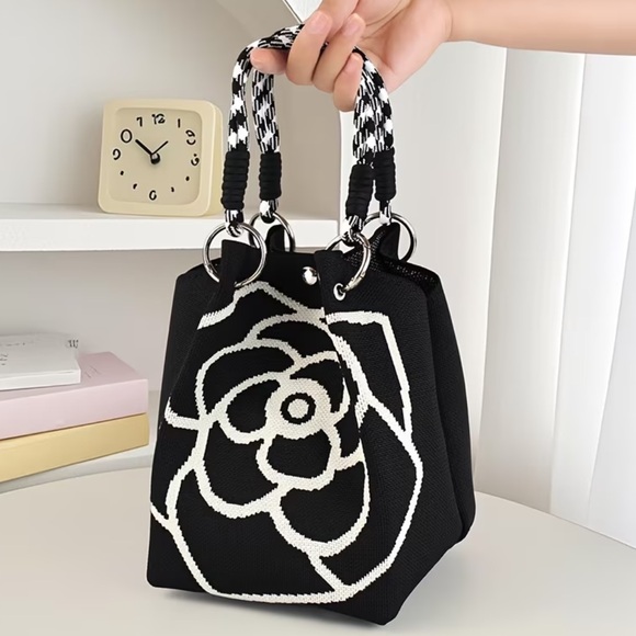 Chic White Floral bag have in white and another listing in black - Picture 9 of 10
